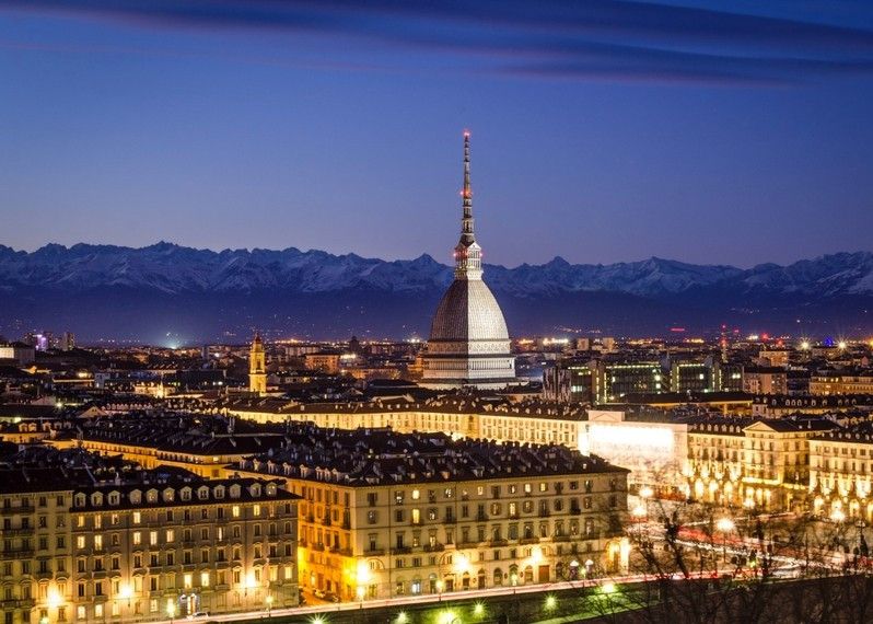 Torino, panorama notturno con la Mole Antonelliana ©Marco Saracco/Getty Images/iStockphoto