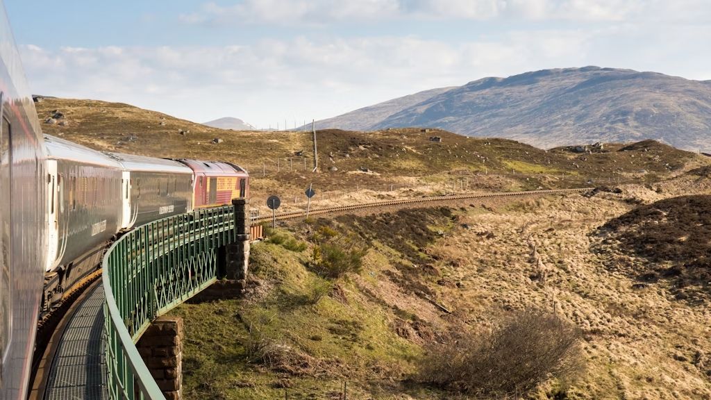 Con il Caledonia Sleeper si sale a bordo a Londra e ci si sveglia la mattina dopo nelle Highland scozzesi. © Joe Dunckley / Shutterstock