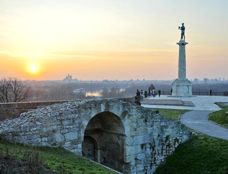 Tramonto su Kalemegdan e la Statua del Vincitore © Luigi Farrauto