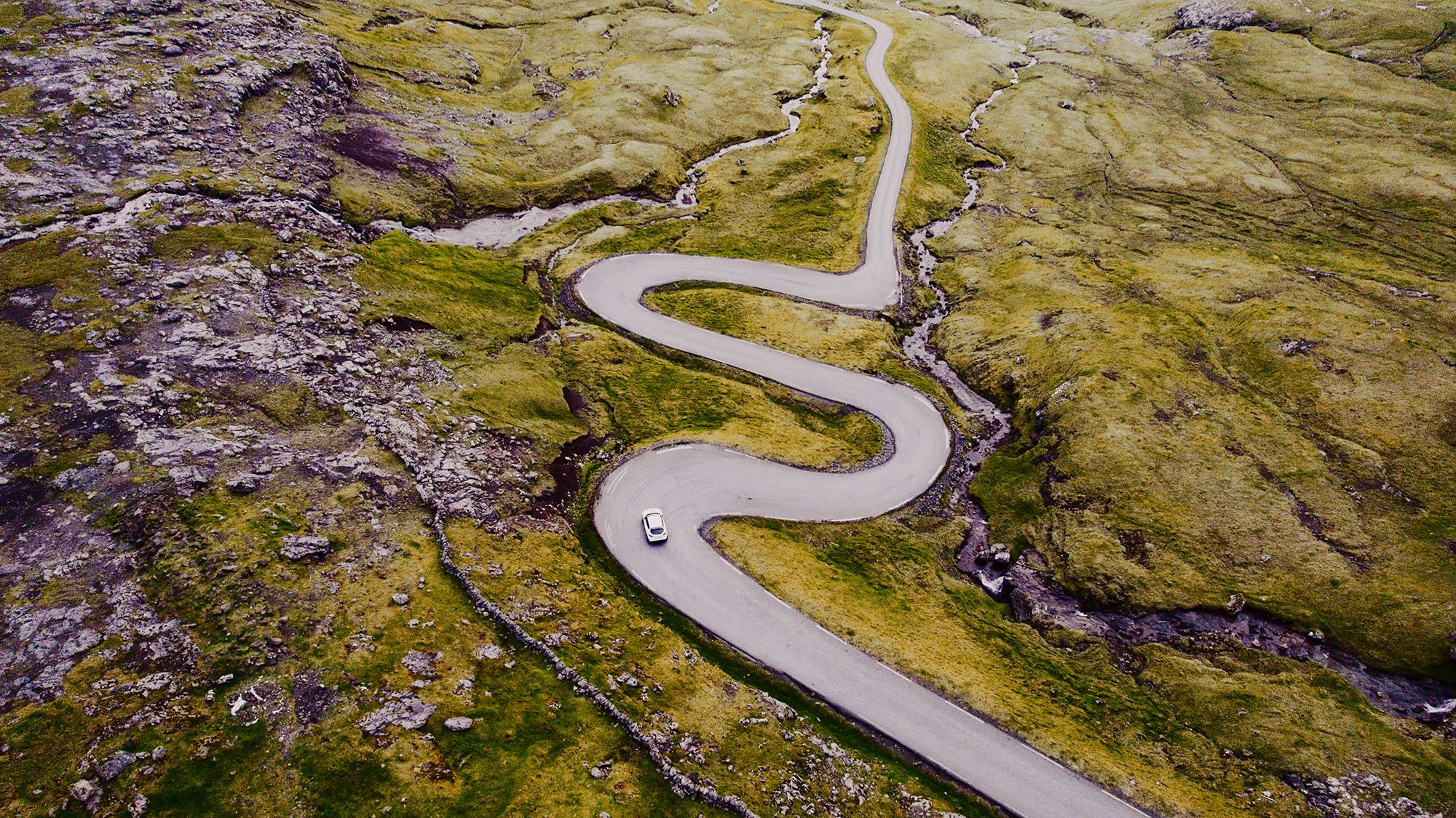 Auto Odyssey: Self-Navigating Car Adventures permette di visitare i luoghi meno noti delle Isole Faroe © Visit Faroe Islands