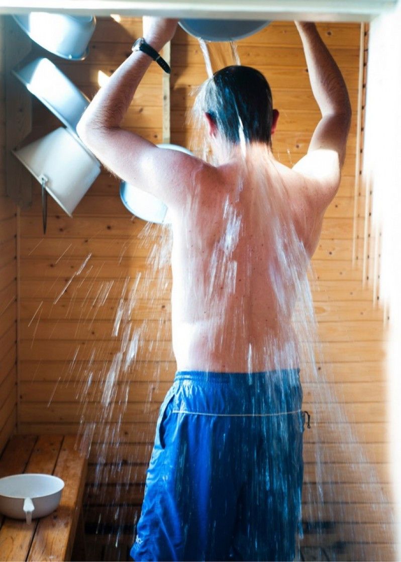 Una doccia dopo la sauna al Faro di Bengtskar, Dragsfjard. ©James Bedford/Lonely Planet