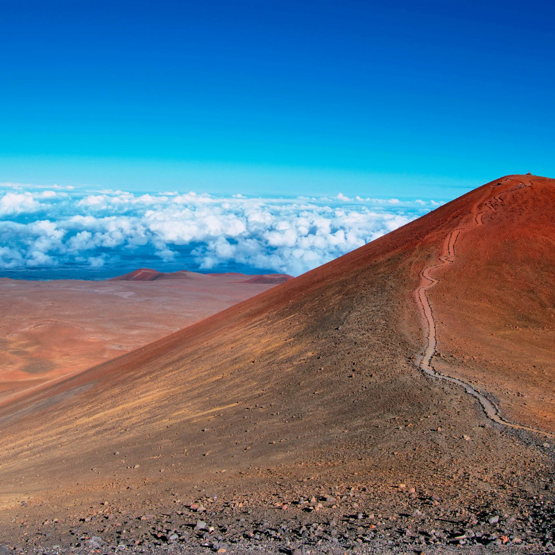 Il cratere di un vulcano spento visto dalla cima del Mauna Kea. © Marisa Estivill/Shutterstock