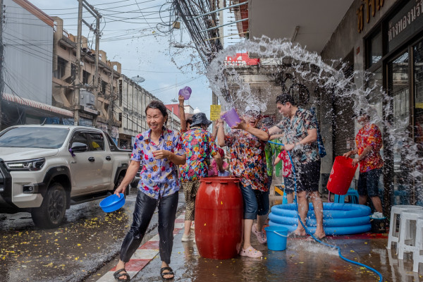 Il Songkran, il capodanno del calendario lunisolare buddista, è conosciuto anche come il “festival dell’acqua” ©Gabriele Orlini