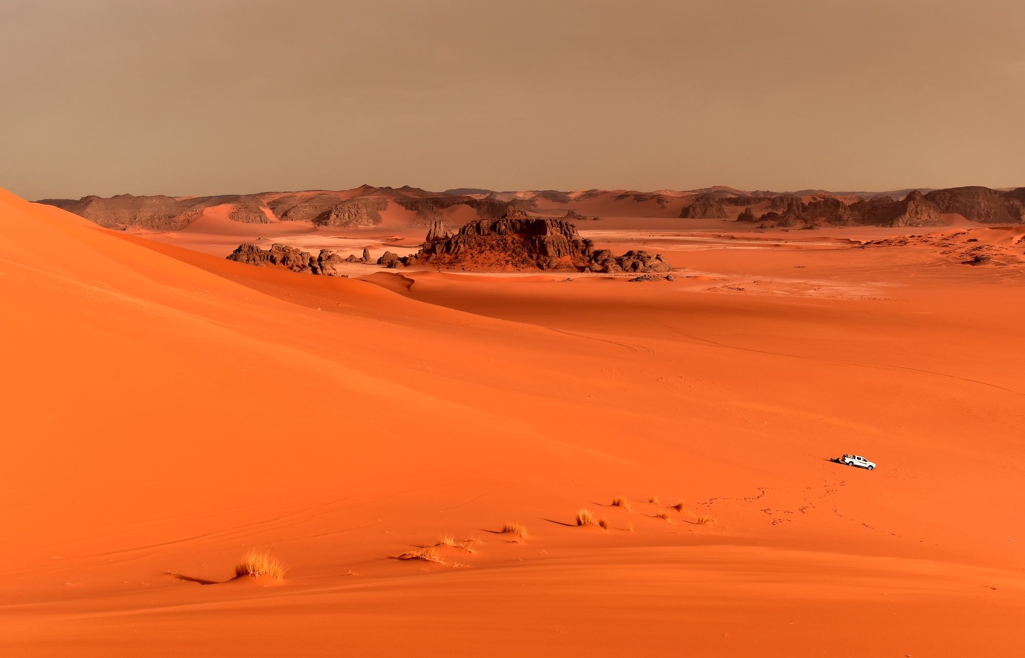Tra le dune di sabbia del Tassili N’Ajjer © Klara Bakalarova /Shutterstock