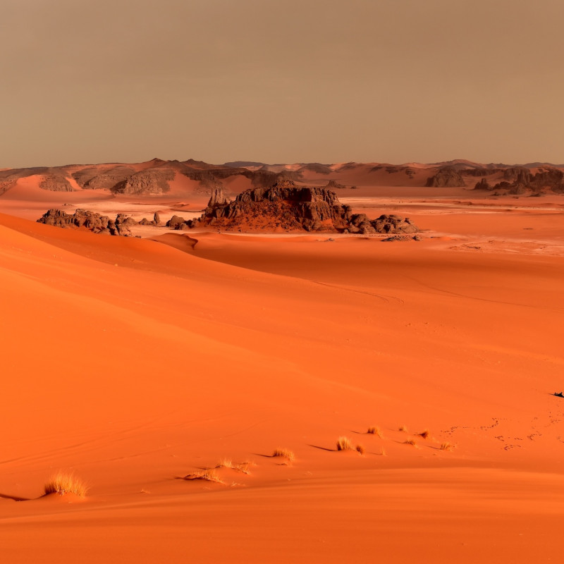 Tra le dune di sabbia del Tassili N’Ajjer  © Klara Bakalarova /Shutterstock