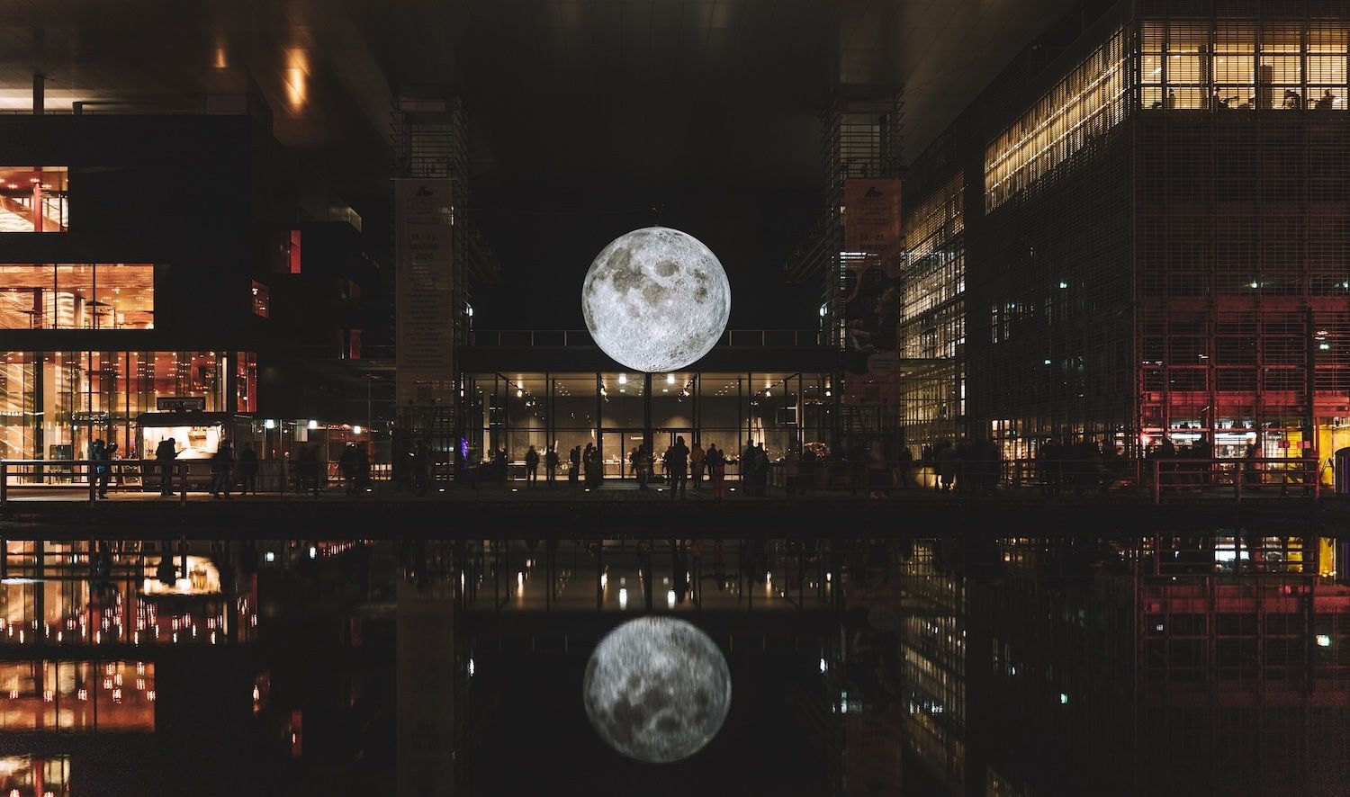 Il KKL di Jean Nouvel con le installazioni del Lilu © Luzern Tourismus Laila Bosco