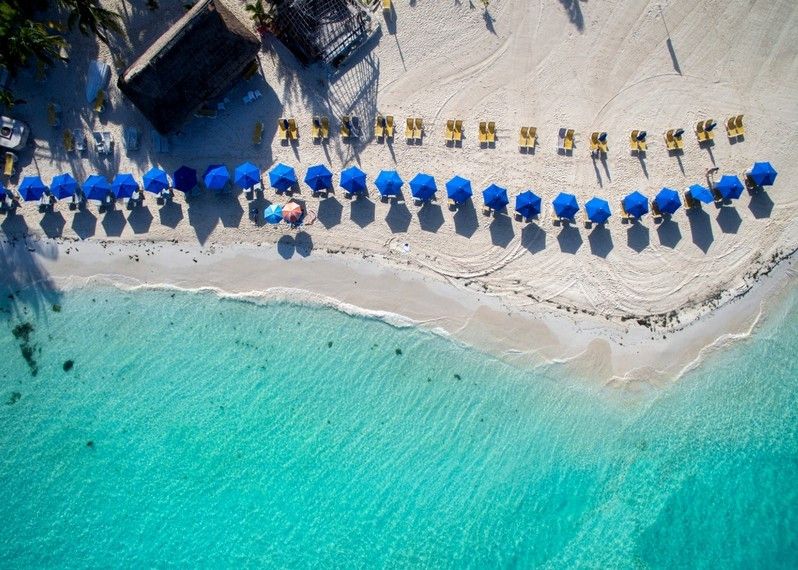 Veduta aerea della spiaggia della Isla Mujeres, Messico. ©NewNomads/Getty Images