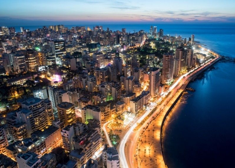 Veduta notturna di Beirut. ©ramzihachicho/Getty Images