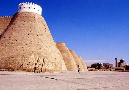 Verso le mura di Bukhara © Fotografia di Luisella Francios