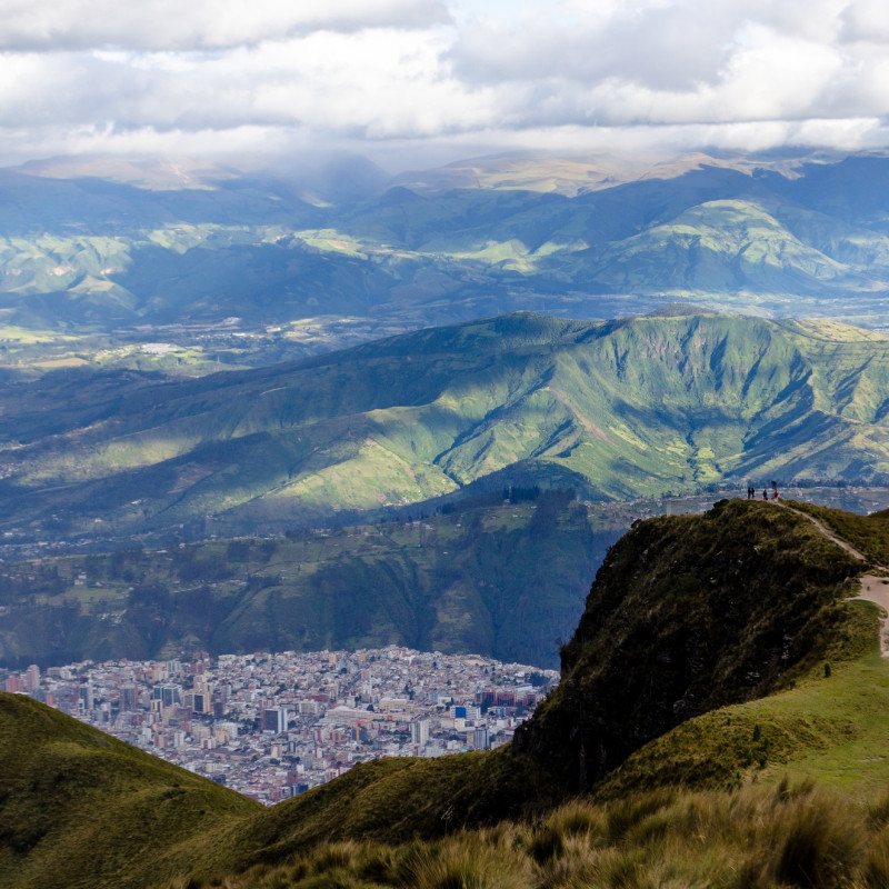 Quito trova a 2850 m di altitudine, incastonata tra verdi montagne ©David Rojas/500px