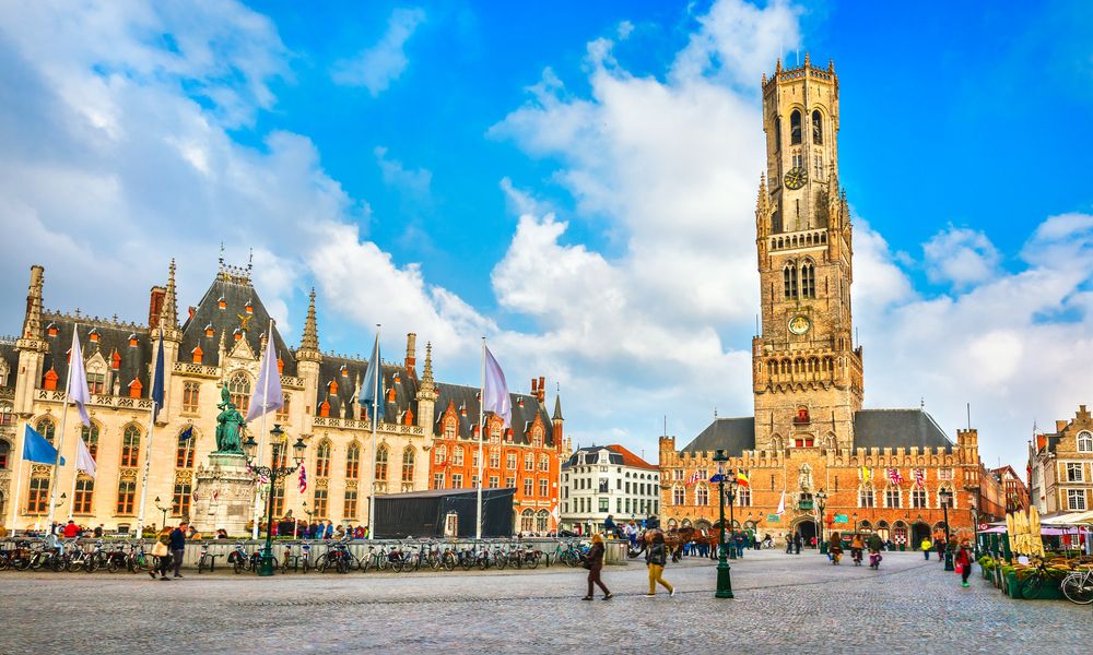 Bruges, tutta la luce del Markt. Credits Yasonya / Shutterstock