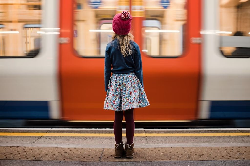 La metropolitana permette di fare molta strada in poco tempo ma non è sempre l’ideale con i bambini. © Cavan Images / Getty Images