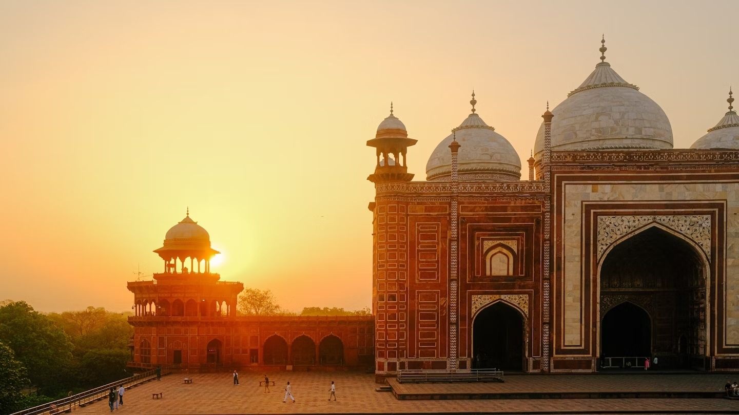 Alba dal Taj Mahal. Tutte le immagini sono di Annie Greenberg/Lonely Planet.