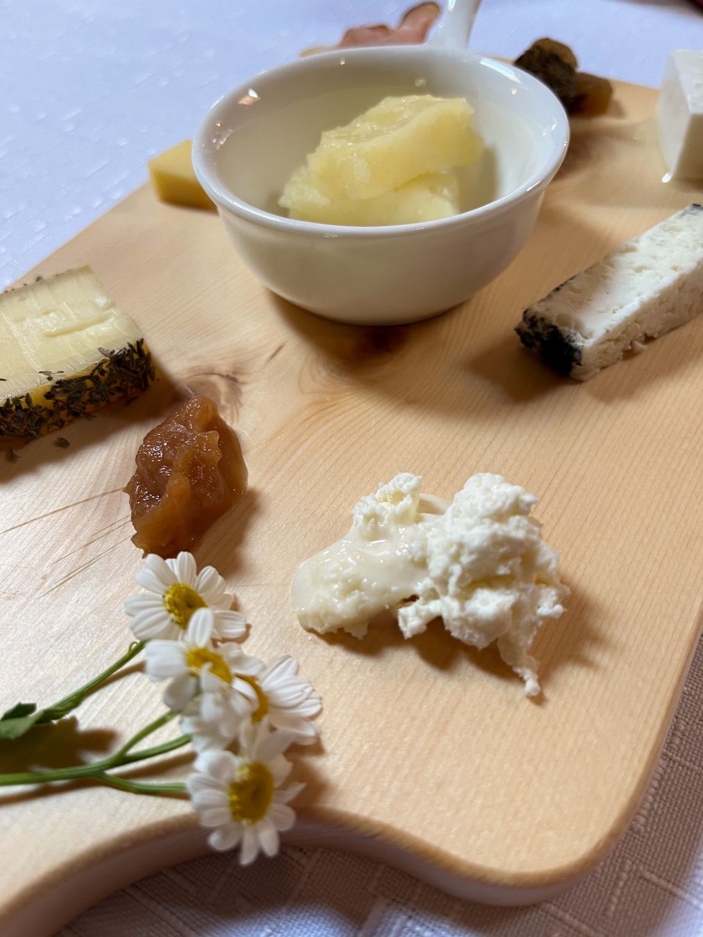 I formaggi del caseificio Goasroscht © Giulia Grimaldi/Lonely Planet Italia