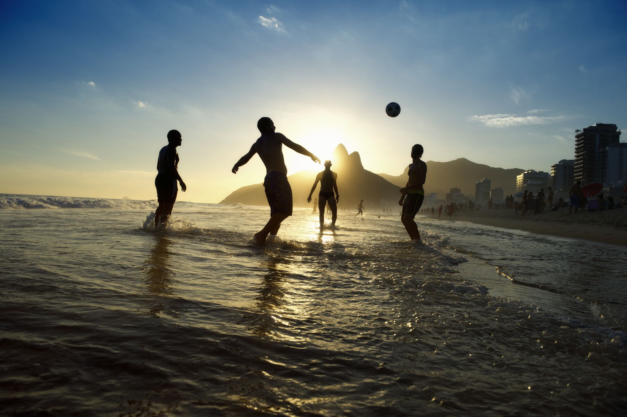 Partita di calcio al tramonto, Rio
