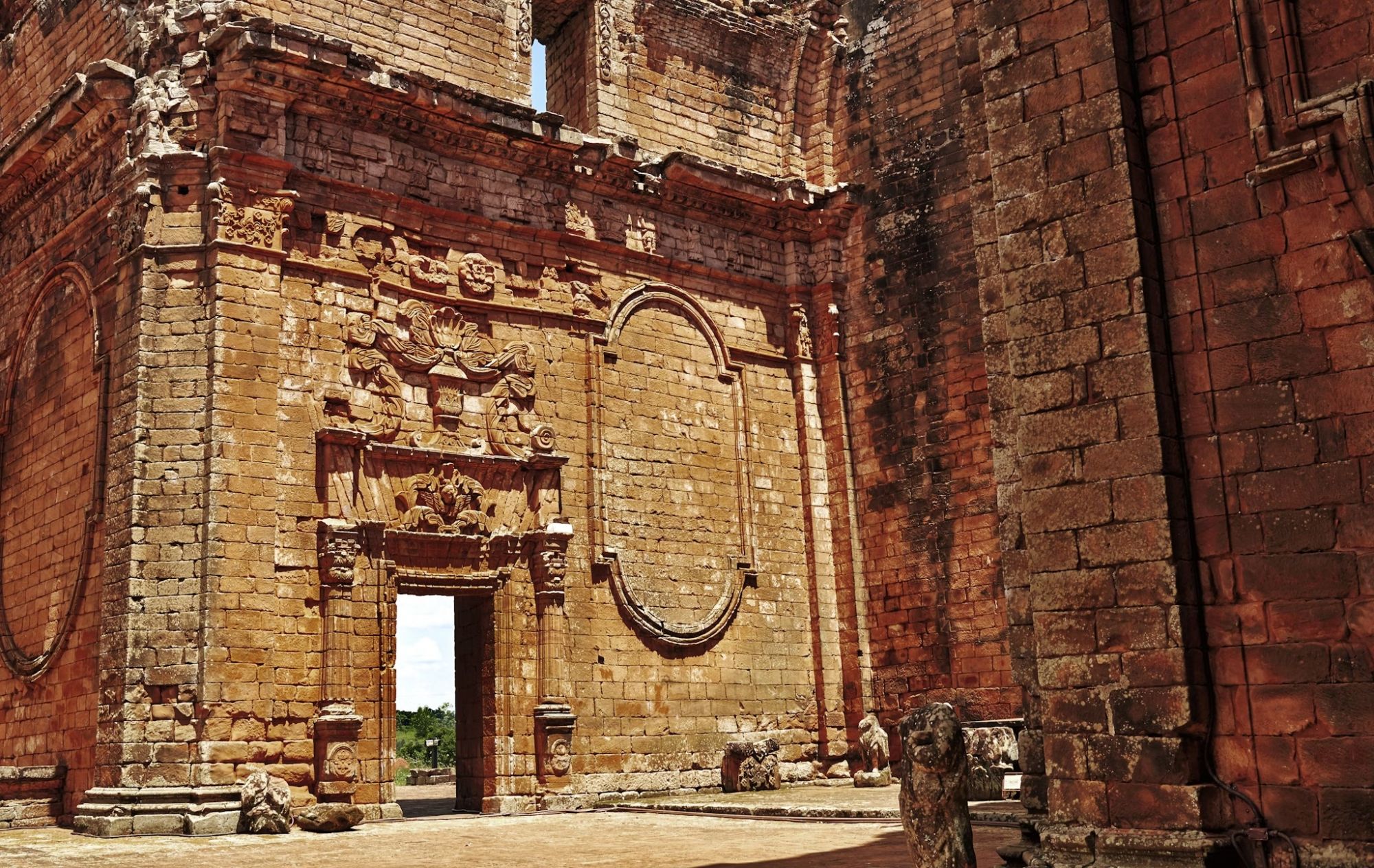 Le rovine delle antiche missioni in Paraguay mostrano l’ambizione dei sacerdoti gesuiti. Aleksandra Kossowska/Shutterstock