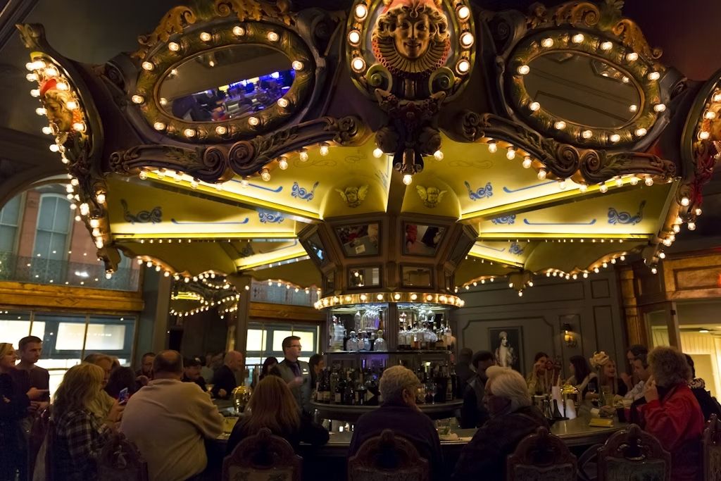 Accomodatevi alla giostra del Carousel: ascolterete molte storie, e magari ne scriverete una. © Tim Graham / Getty Images