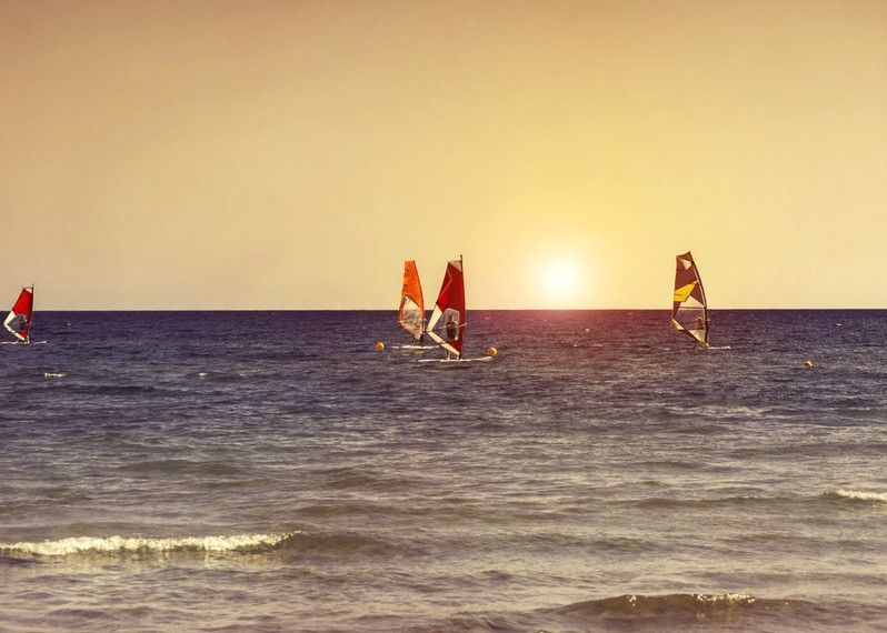 Windsurf a Larnaca, Cipro. ©FTiare/Shutterstock