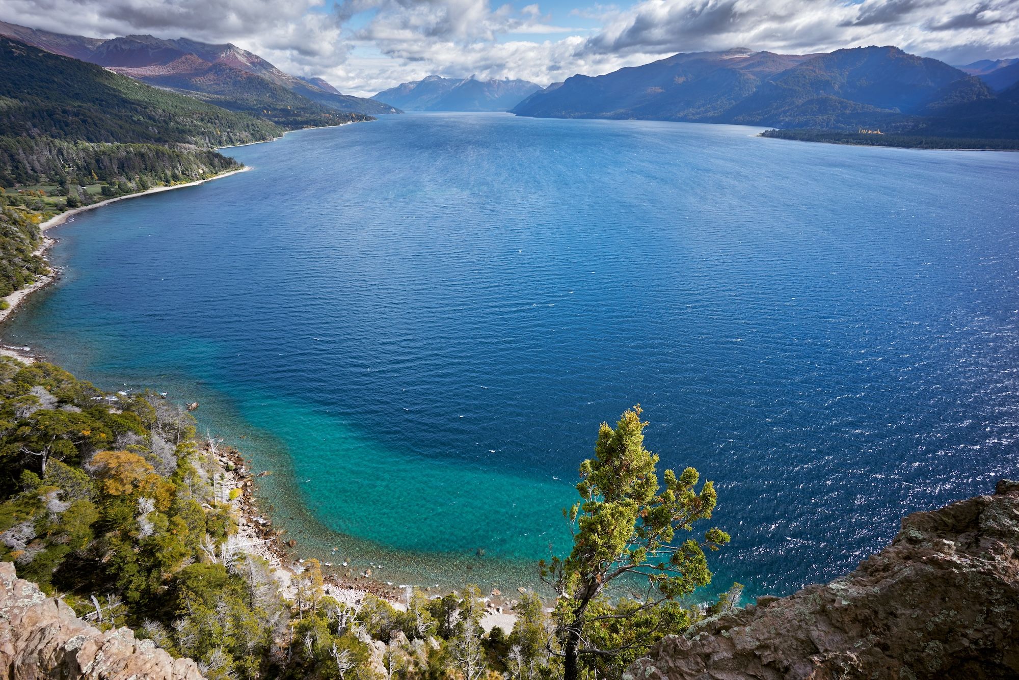 Il Lago Traful lungo la la Ruta de los Siete Lagos ©Alfredo Cerra /Shutterstock