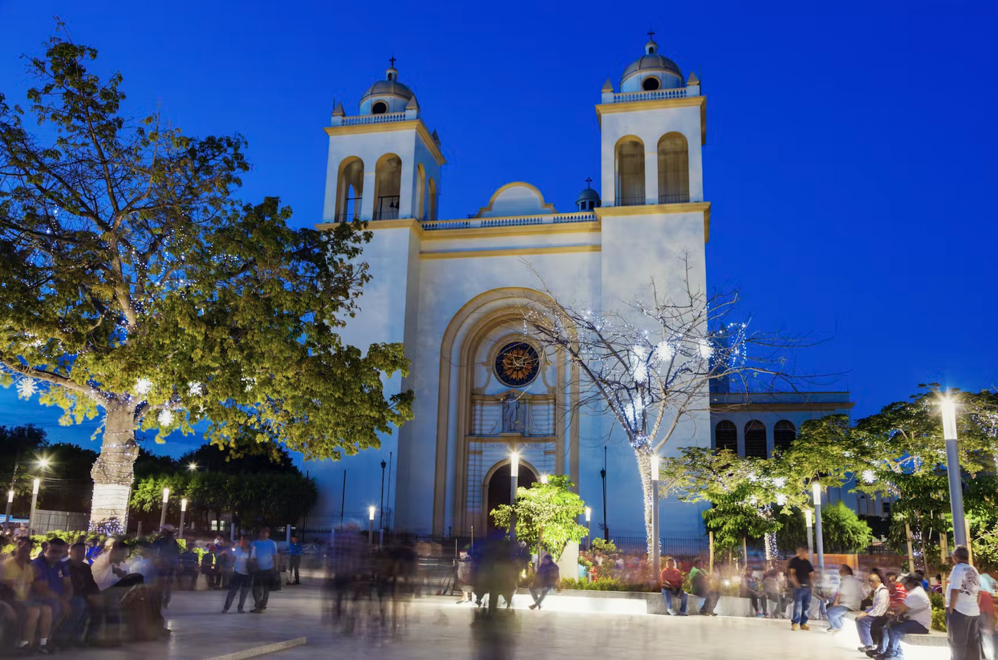 Ricordatevi di coprire gambe e spalle quando visitate le chiese cattoliche in El Salvador © Henryk Sadura / Getty Images
