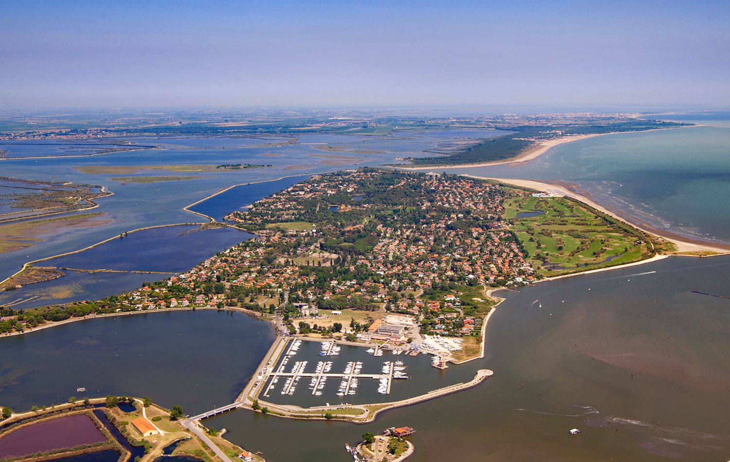 Veduta aerea dell'Albarella. Credits Pietro Basilico / Shutterstock
