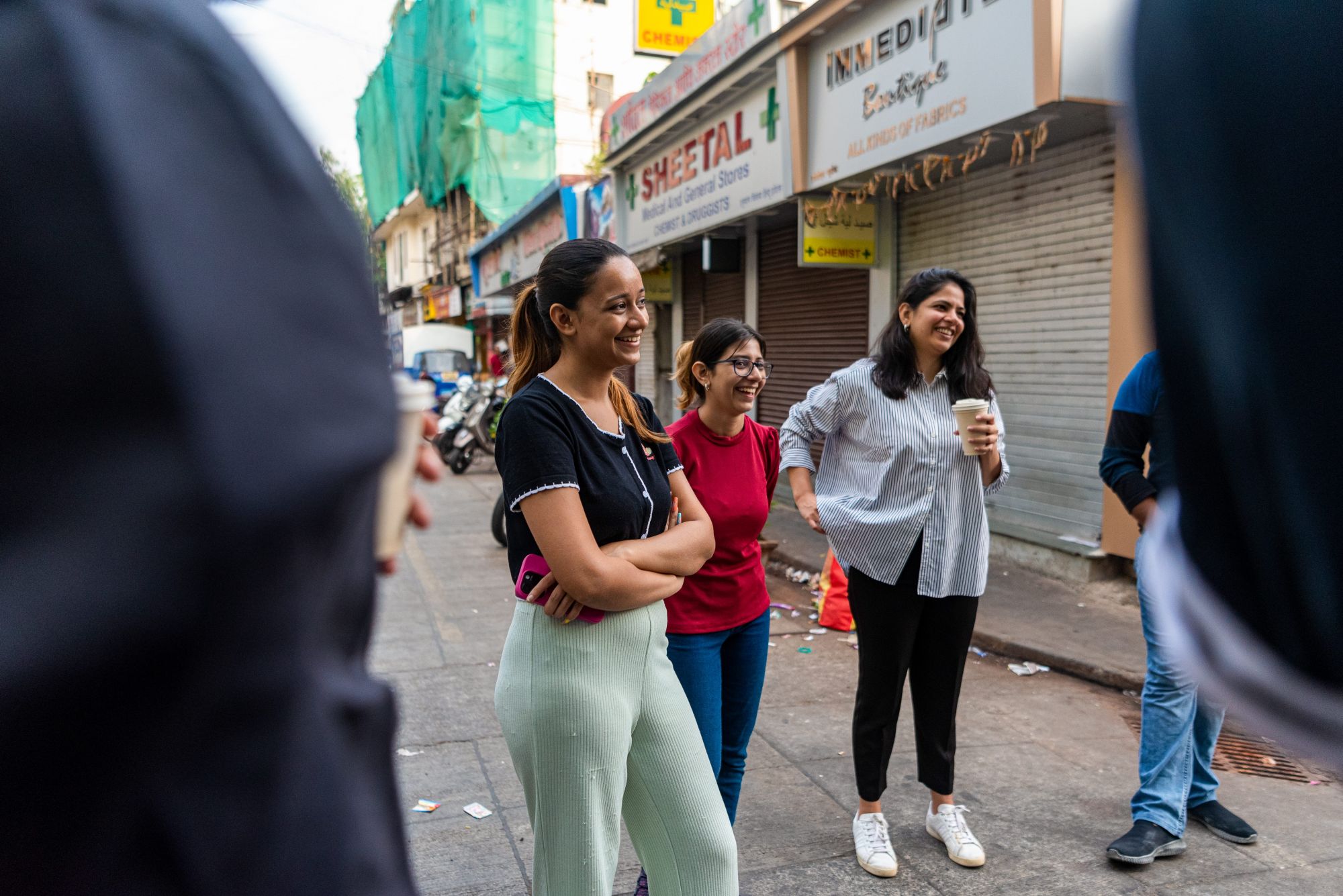 Il tour Walkitecture dell’architetto Nikhil Mahashur fa tappa a Tullock Road. © Alisha Vasudev/Lonely Planet