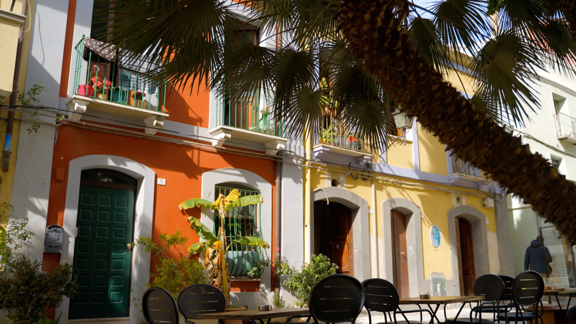 strade di Cagliari con palme