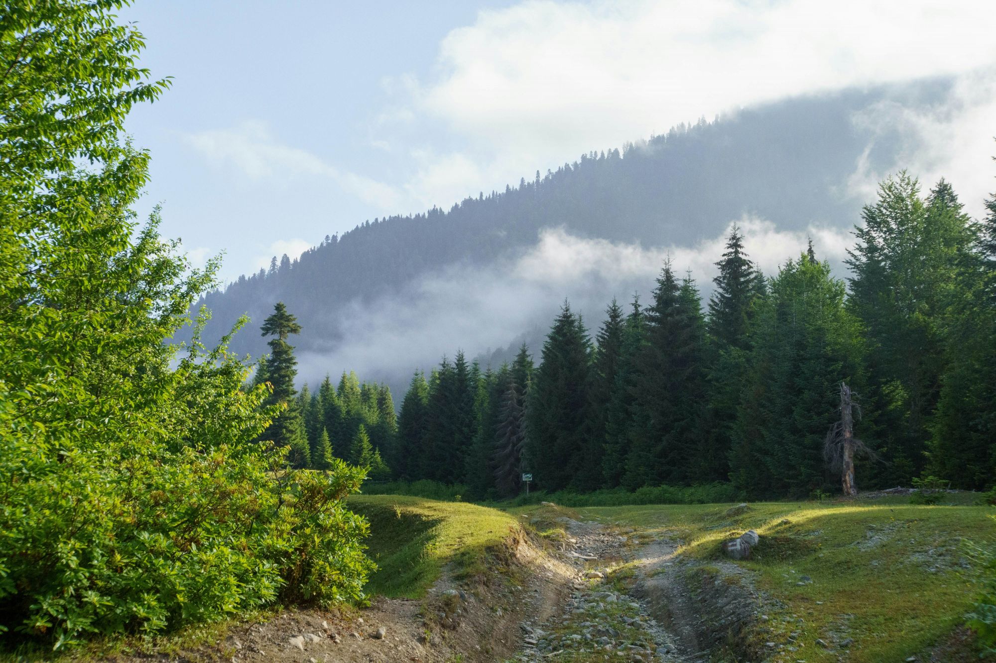 Il Kirari Mount Camp, lungo il Sentiero Transcaucasico. © Qdraw/Shutterstock