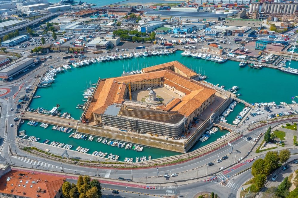 La Mole Vanvitelliana, sede di numerosi eventi. Credits trabantos / Shutterstock