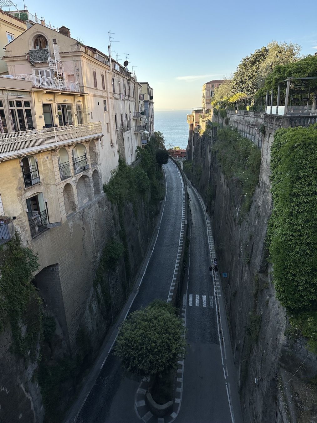 Il Vallone dei Mulini, nel cuore di Sorrento; © Angelo Pittro