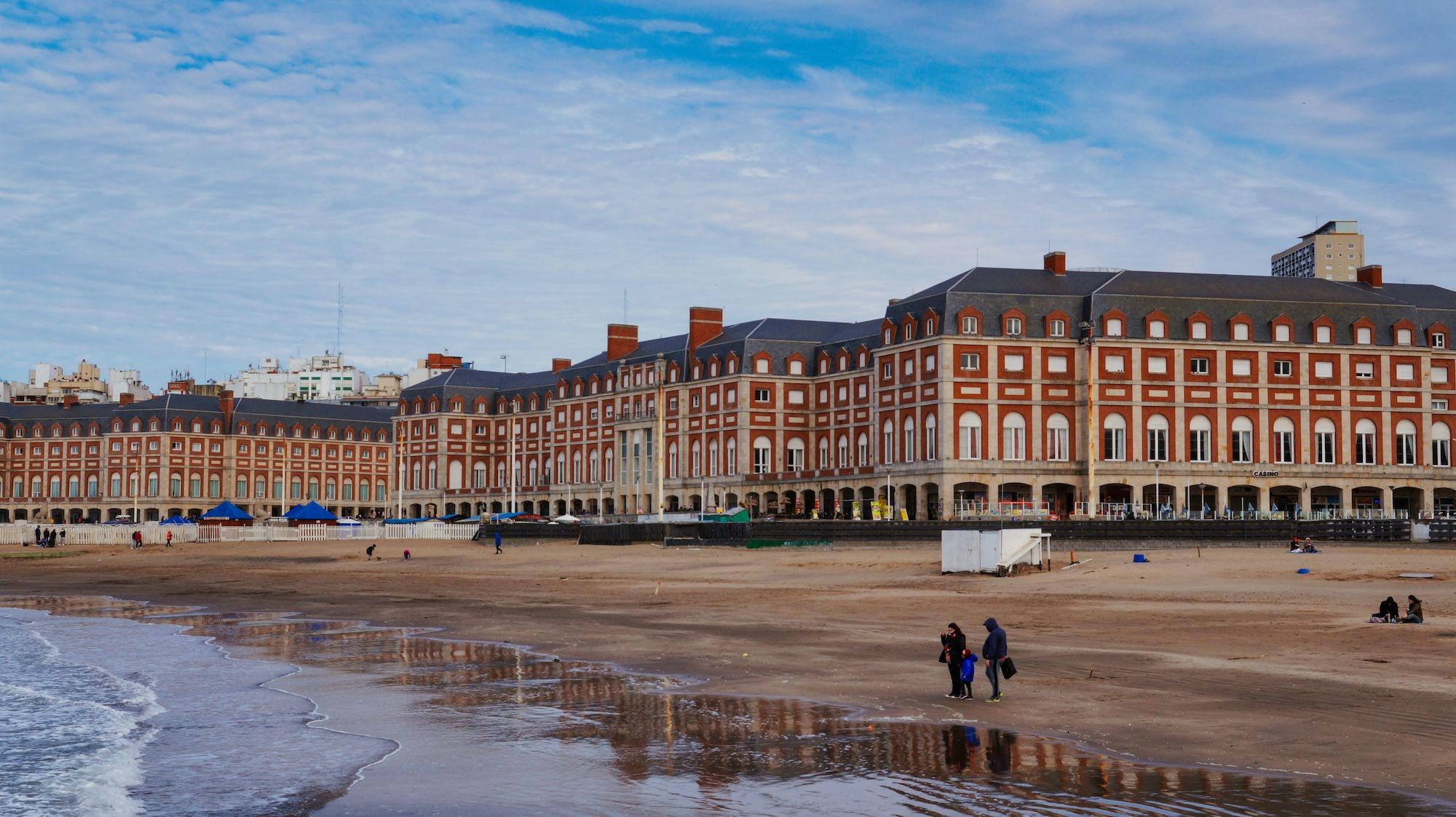 Sulla spiaggia di Mar de Plata ©CLWphoto /Shutterstock