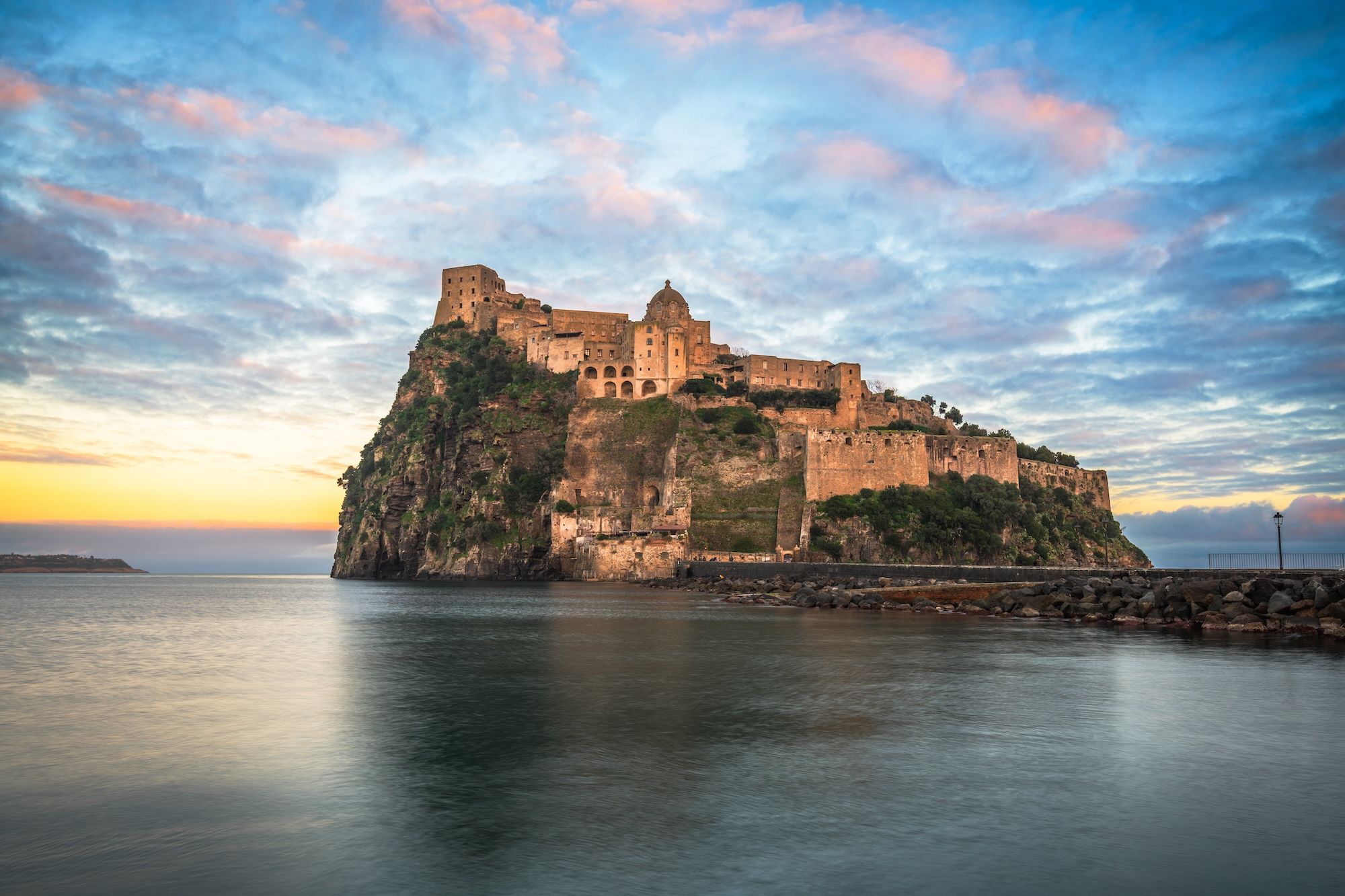 Il Castello Aragonese a Ischia ©Sean Pavone/Shutterstock