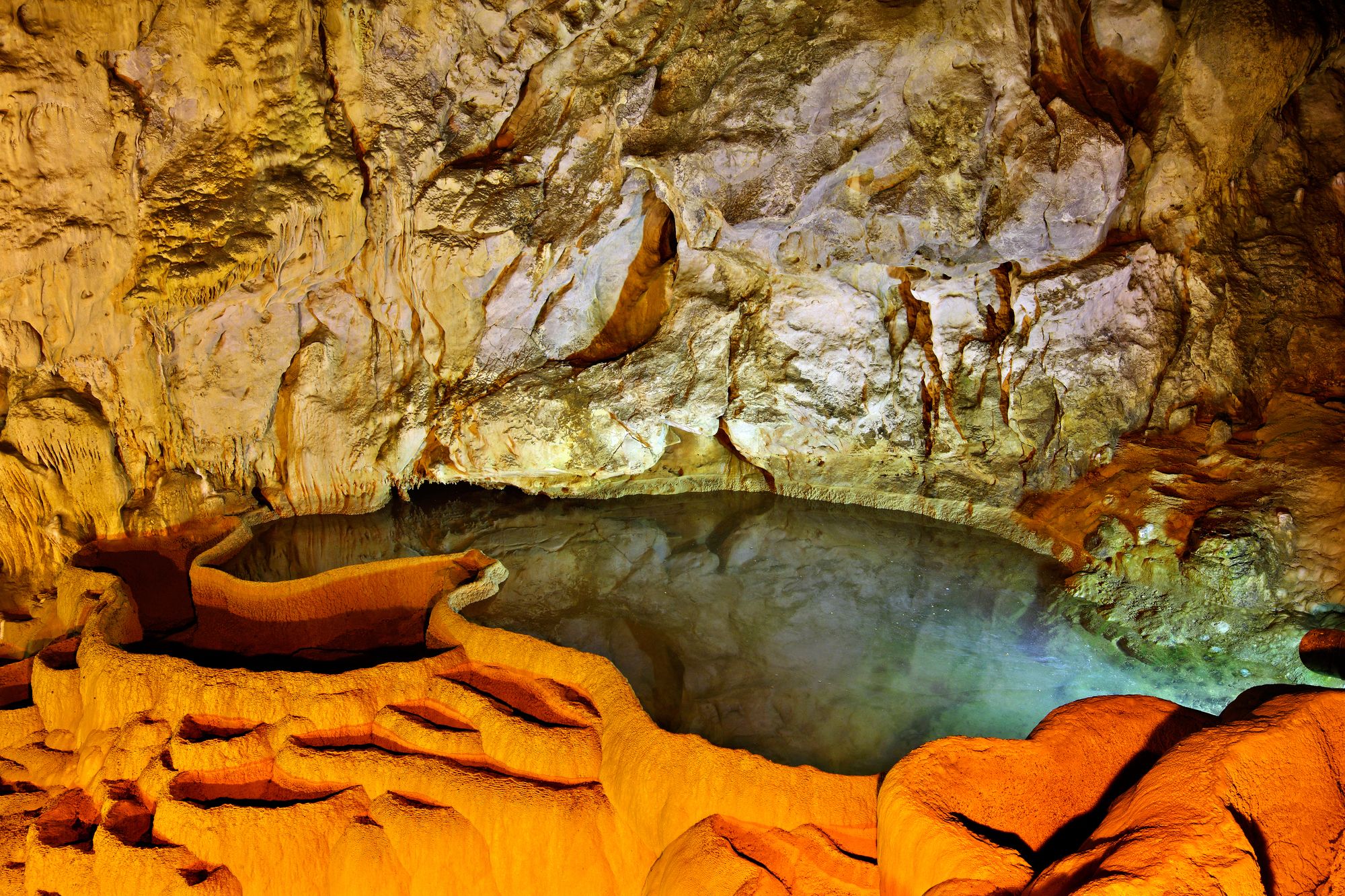 Un angolo della Grotta dei laghi ©Heracles Kritikos / Shutterstock