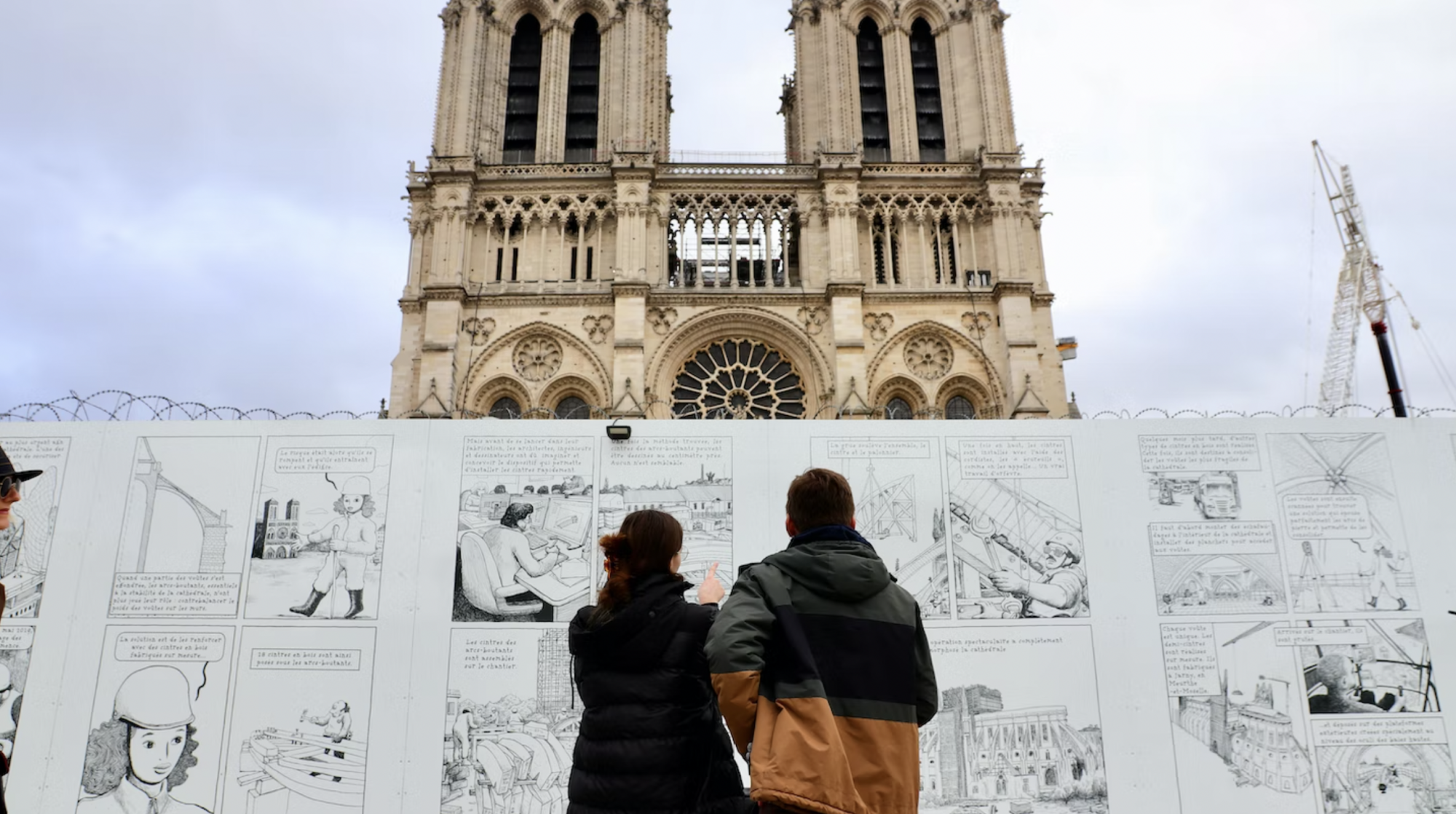 Mentre Notre Dame viene restaurata, i visitatori possono ammirare gli esterni e una nuova mostra © Vivian Song / Lonely Planet