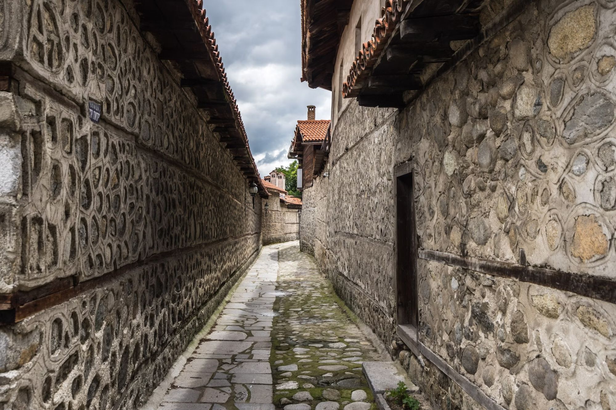 Il suggestivo centro storico di Bansko risale a secoli fa e sembra davvero senza tempo. iStockphoto
